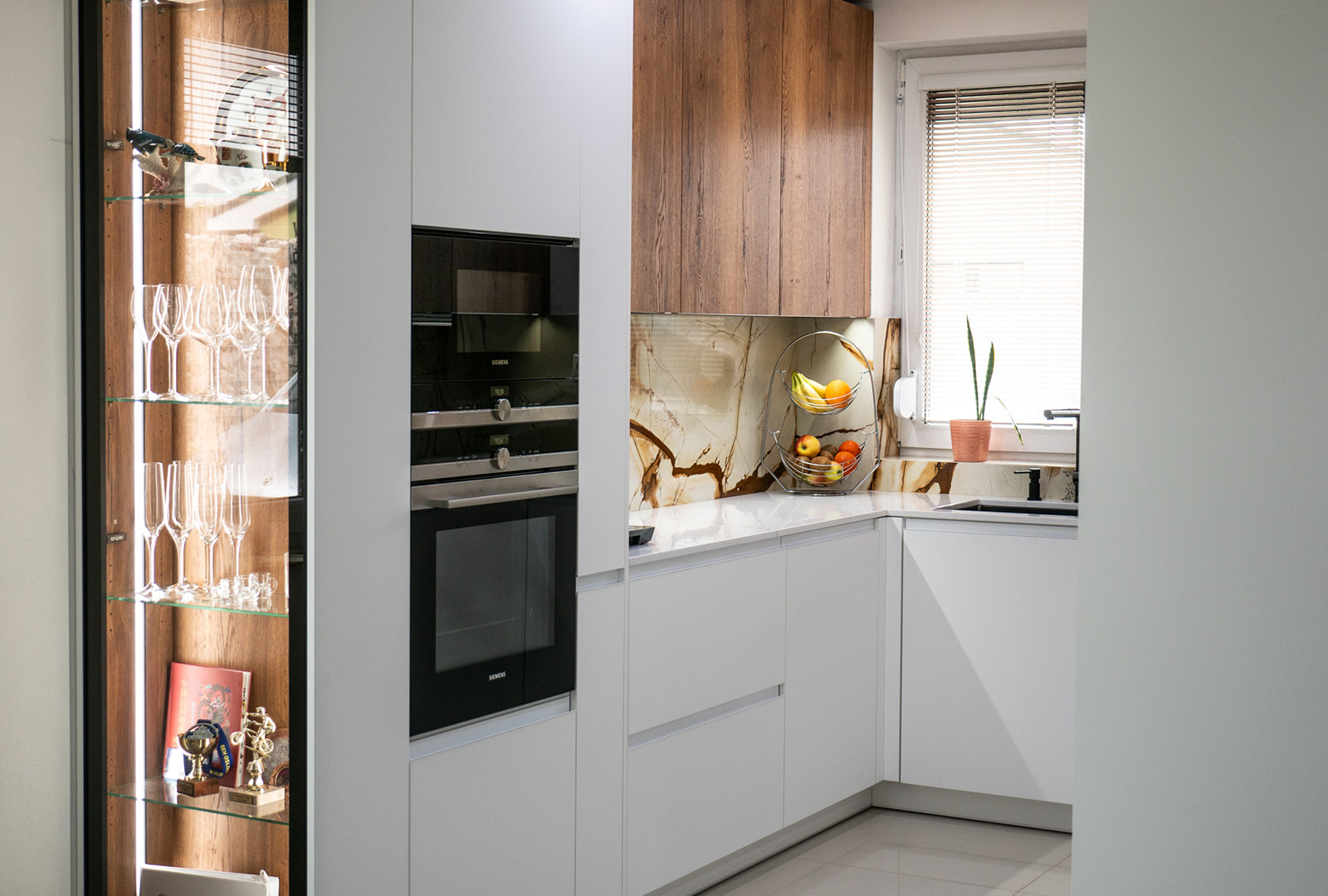 Kuchyňa Nanoteq Biela | Silestone Ethereal Glow | Roma Imperial