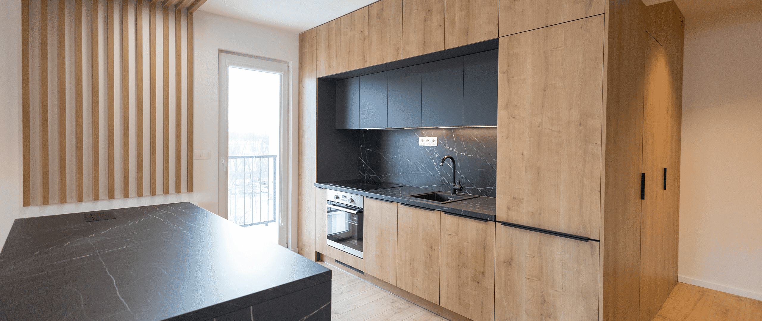 Kuchyňa Antracit Matt | Dub Arlington Prírodný | Pietra Grigia Čierna